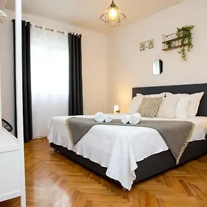 Lolly Apartment